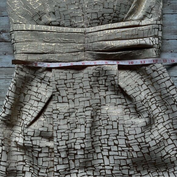 Max and Cleo Champagne and Gold Strapless Party Dress Size 2 - Picture 5 of 10